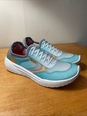 Psudo Teal & Gray Women's Athletic Sneakers. Size 8
